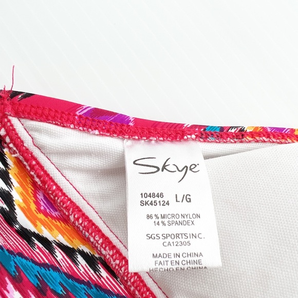 Skye Halter Style Bikini Top with geo print - Picture 4 of 6